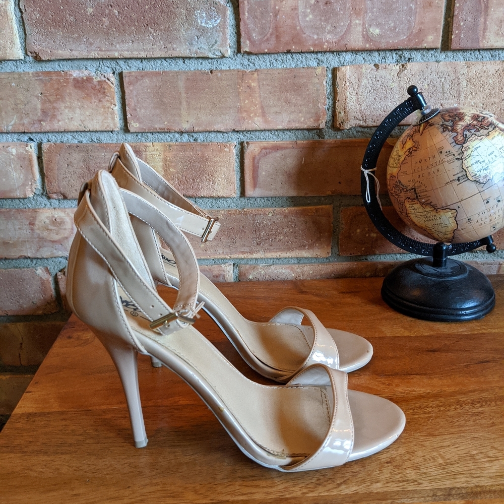 Nude patent leather heels with ankle and toe strap
